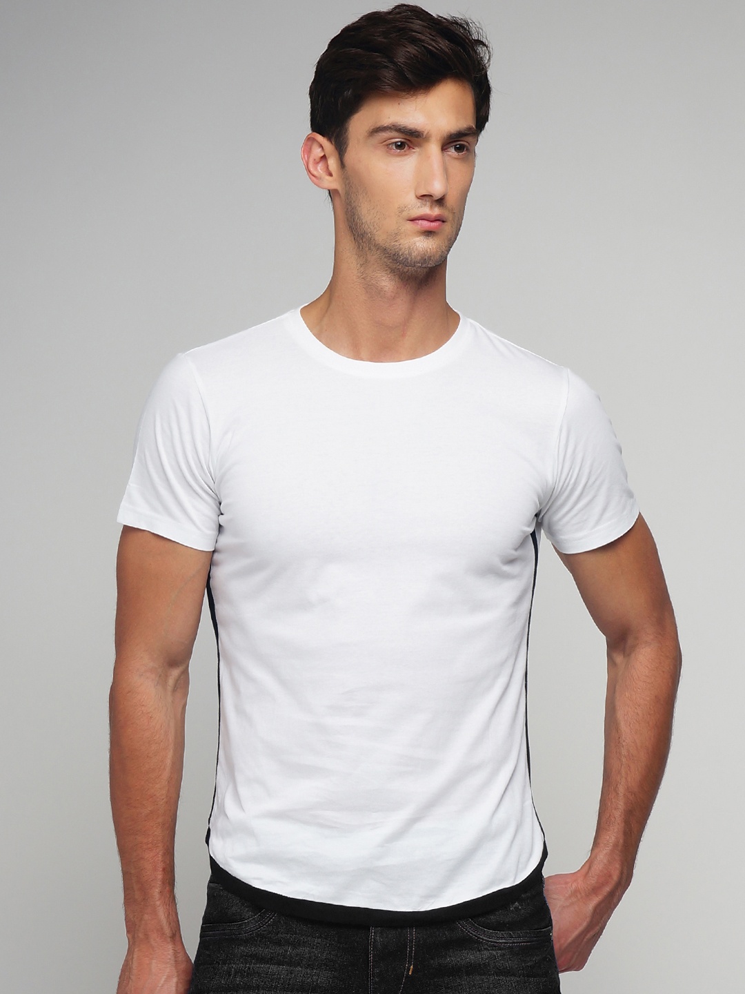 

GRITSTONES Men White Solid Round Neck T-shirt