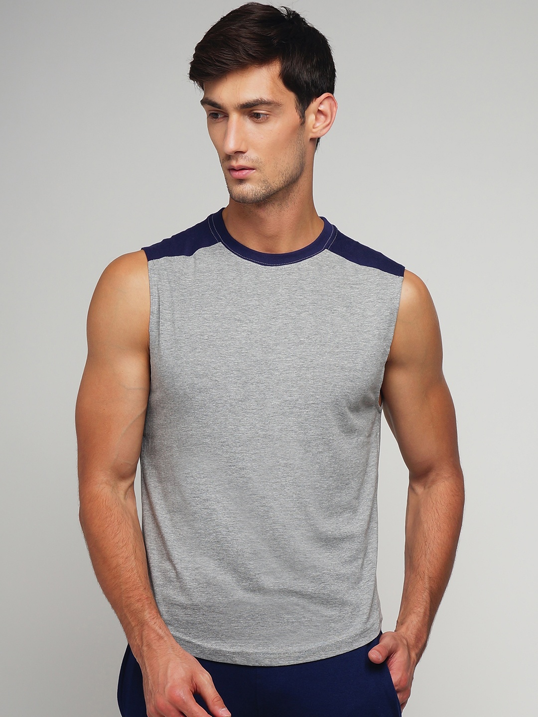 

GRITSTONES Men Grey Melange Solid Round Neck T-shirt