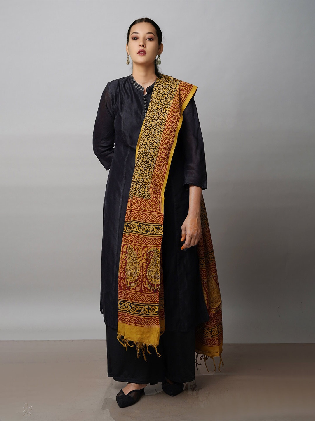 

Unnati Silks Ethnic Motifs Bagh Printed Cotton Dupatta, Green