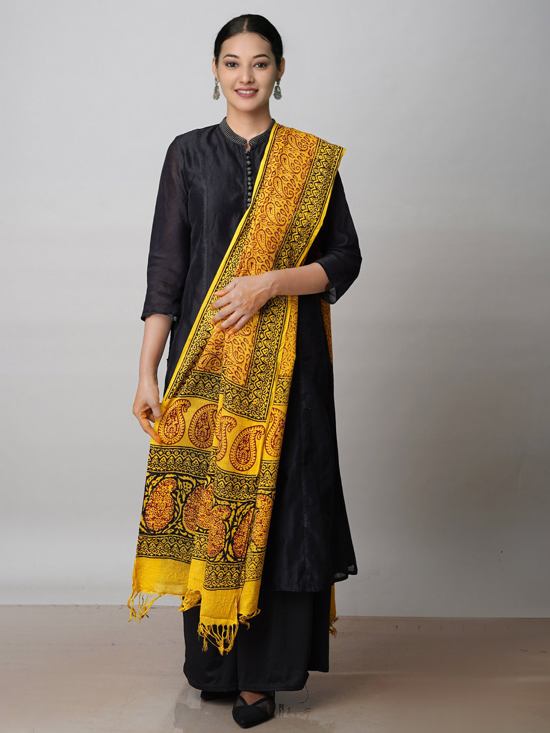 

Unnati Silks Ethnic Motifs Bagh Printed Cotton Dupatta, Yellow