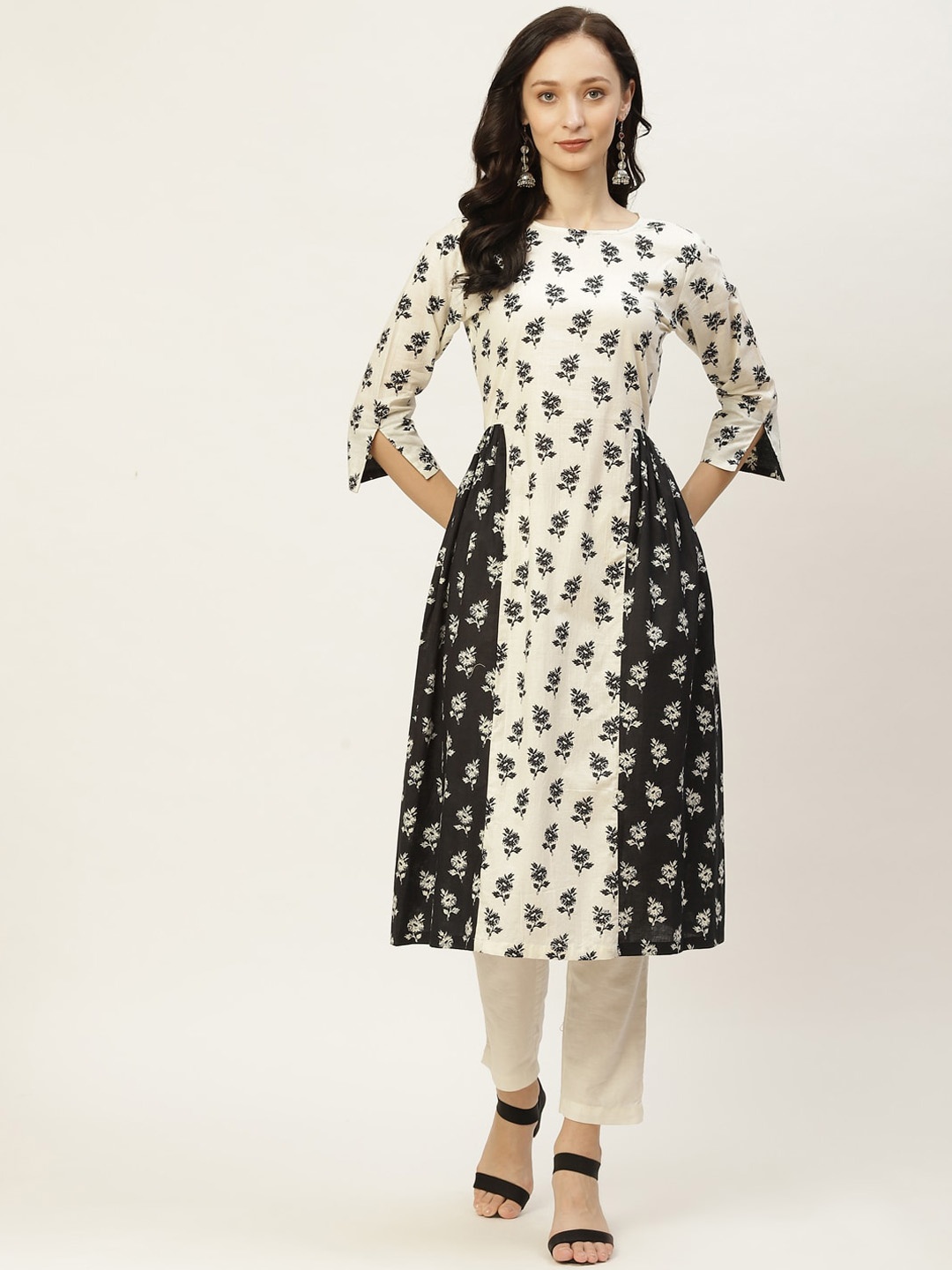 

Saanjh Off White & Black Floral Printed Cotton A-Line Kurta