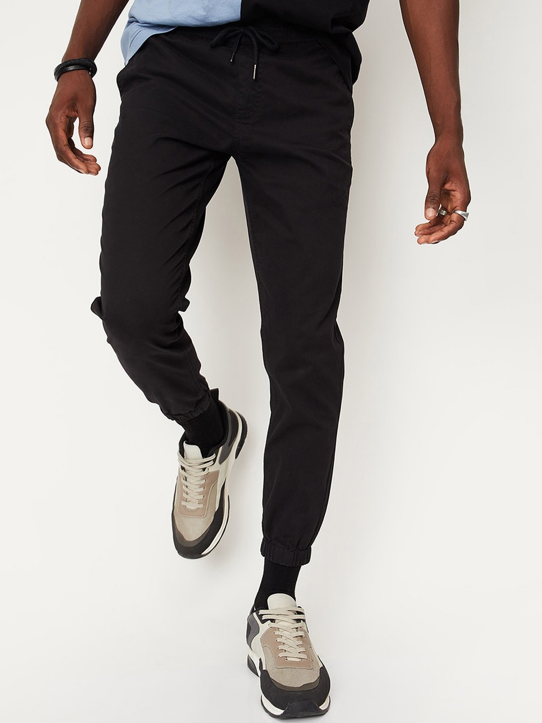 

max Men Mid Rise Plain Joggers, Black