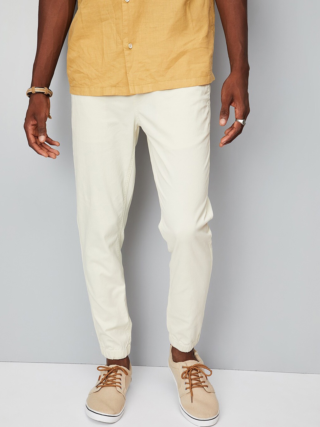 

max Men Mid Rise Plain Joggers, White