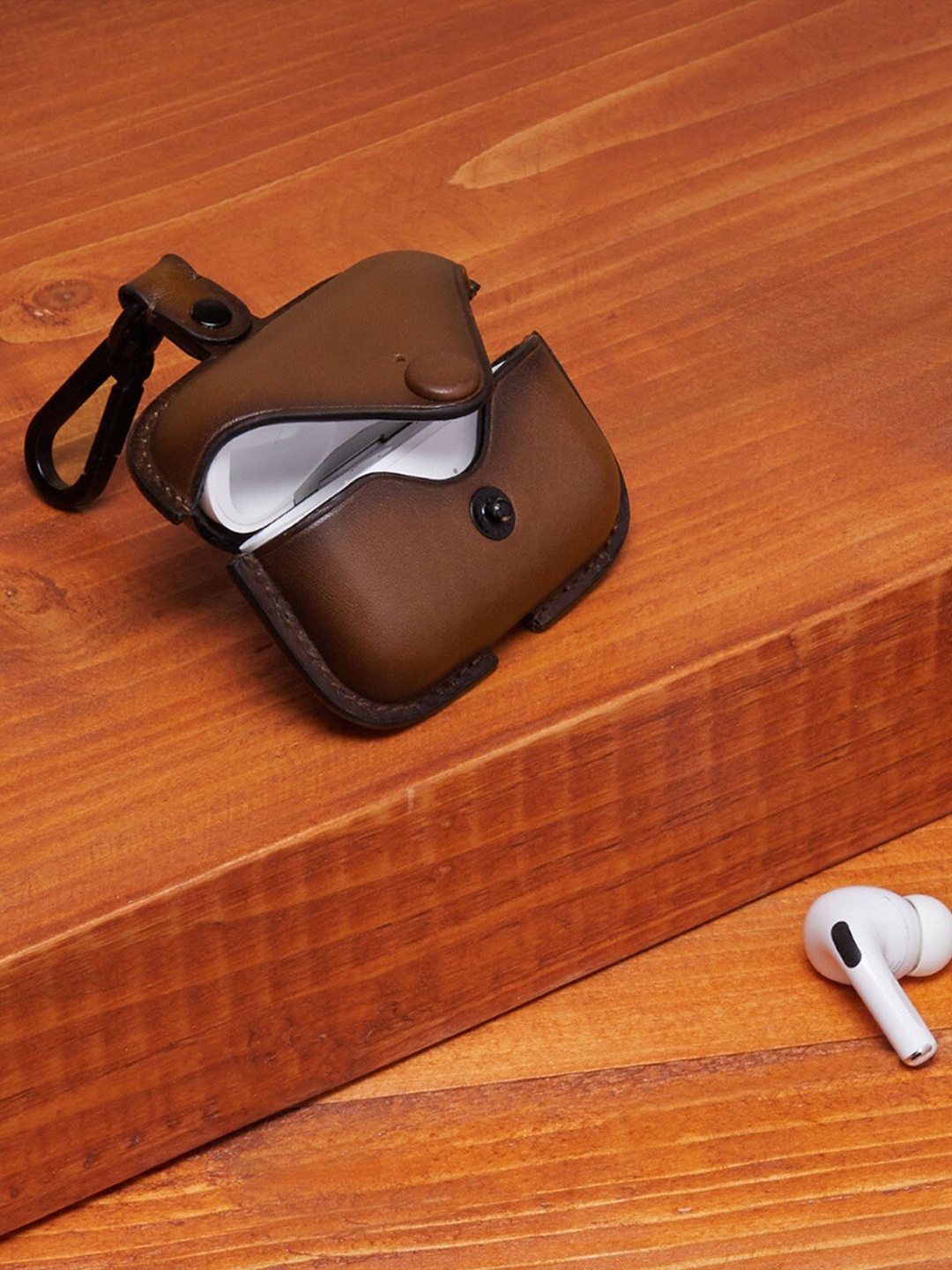 

Lapis Bard Coganc Ducorium Leather AirPod Pro Case, Brown