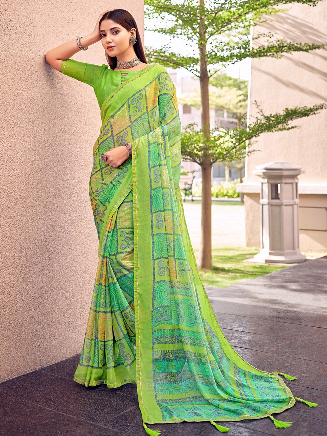 

Kasak Printed Pure Chiffon Saree, Green