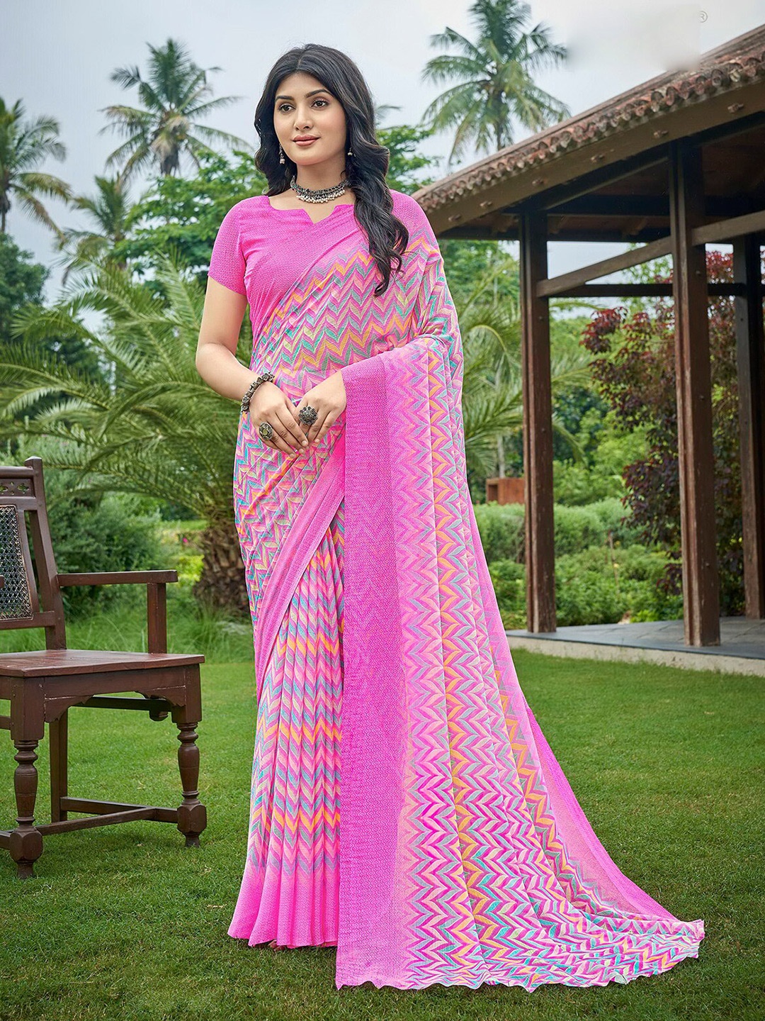 

ODETTE Geometric Printed Saree, Pink
