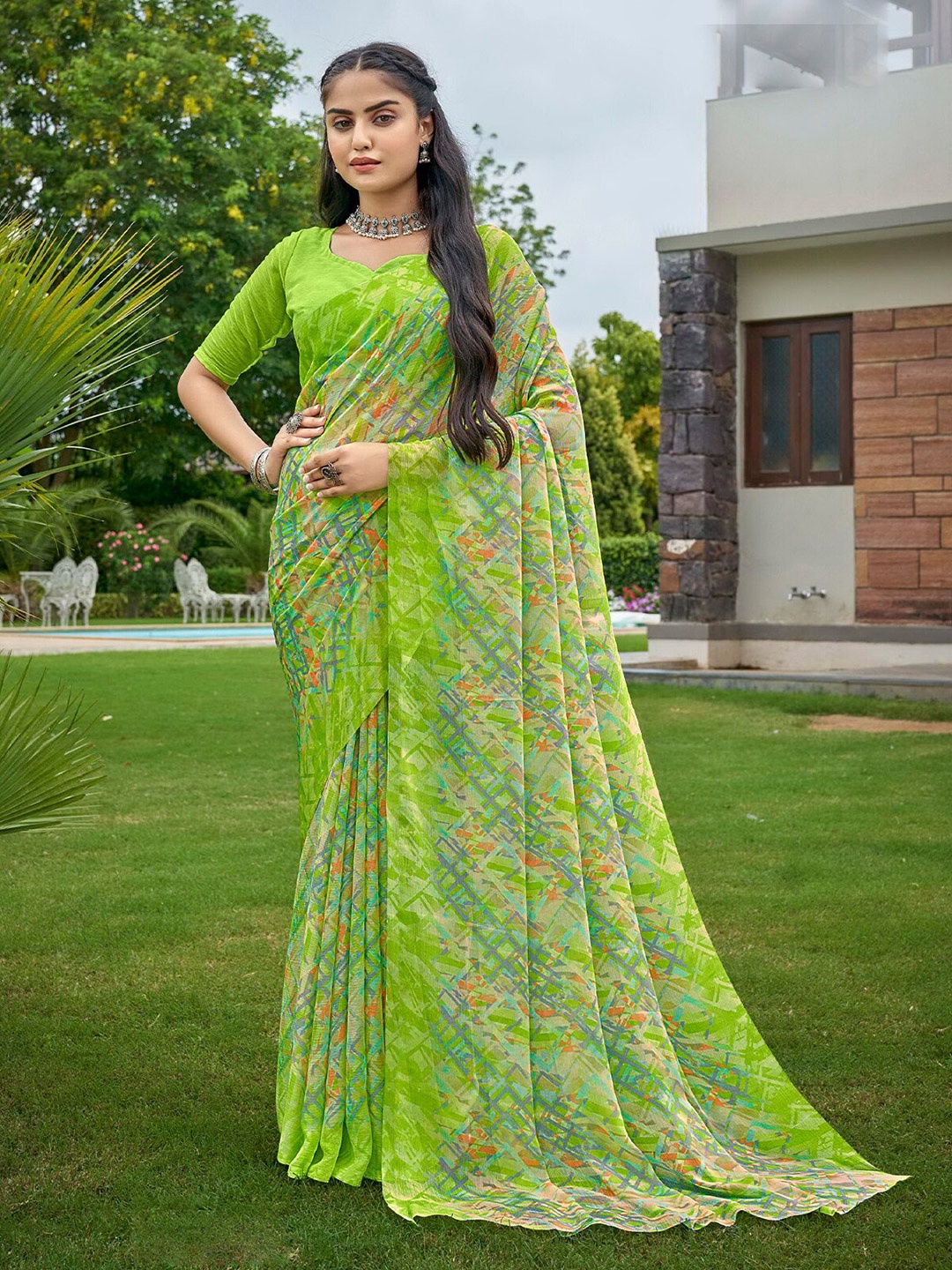 

ODETTE Abstract Printed Poly Chiffon Saree, Green