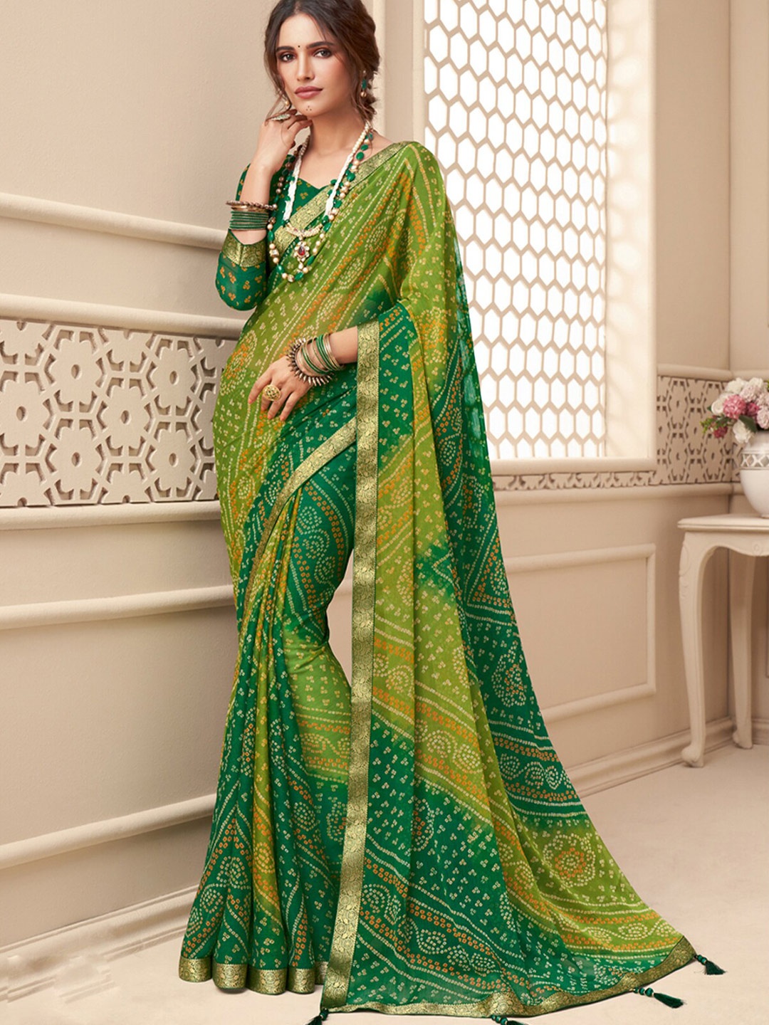 

ODETTE Bandhani Printed Zari Saree, Green