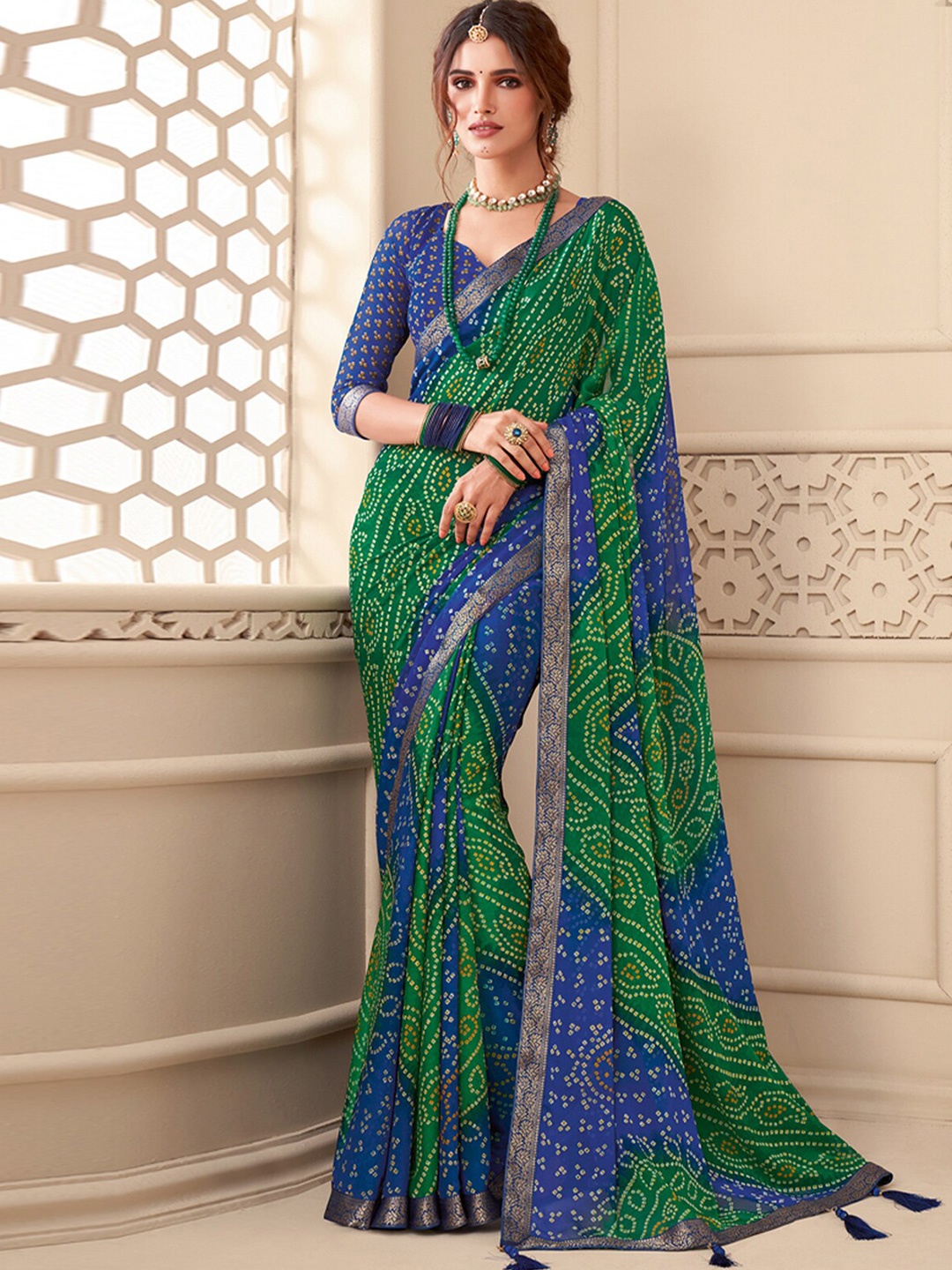

ODETTE Bandhani Zari Poly Chiffon Saree, Green