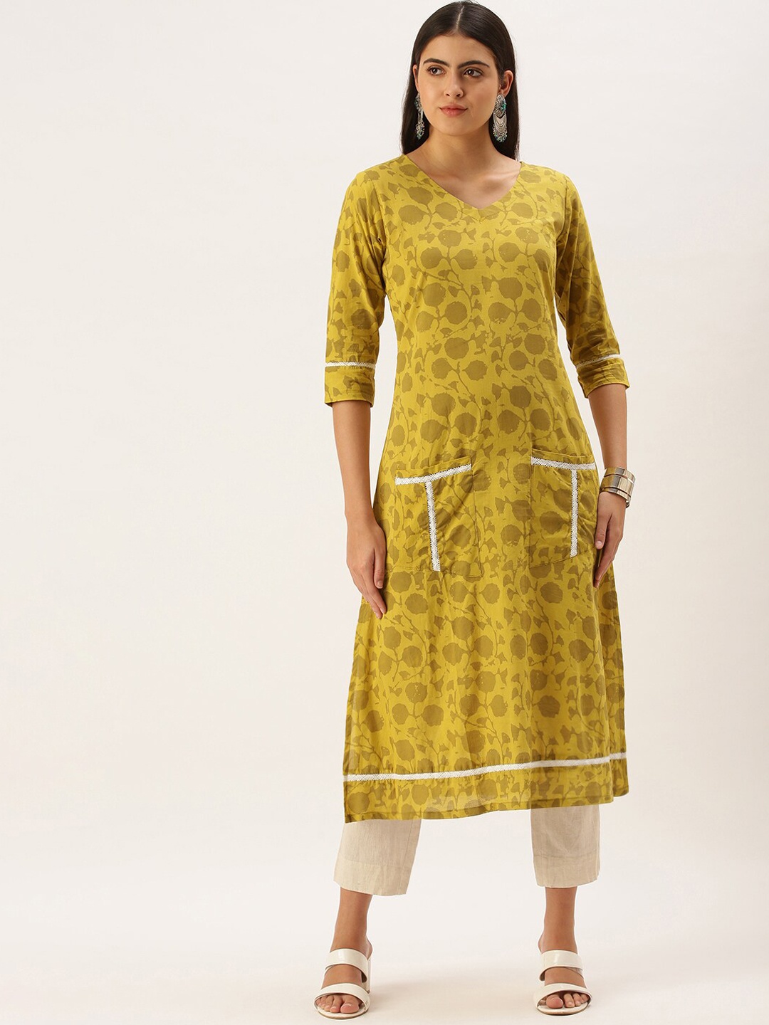 

Saanjh Green Floral Printed Cotton A-Line Kurta With Lace Inserted