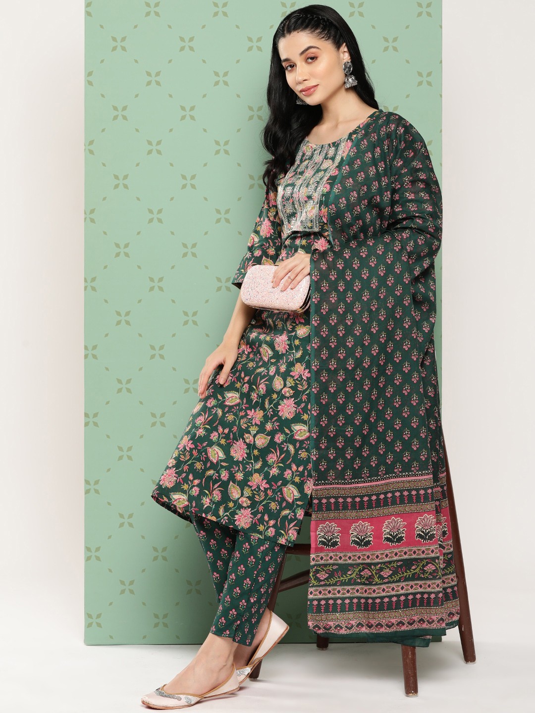 

Yufta Women Floral Embroidered Regular Gotta Patti Pure Cotton Kurta Set, Green