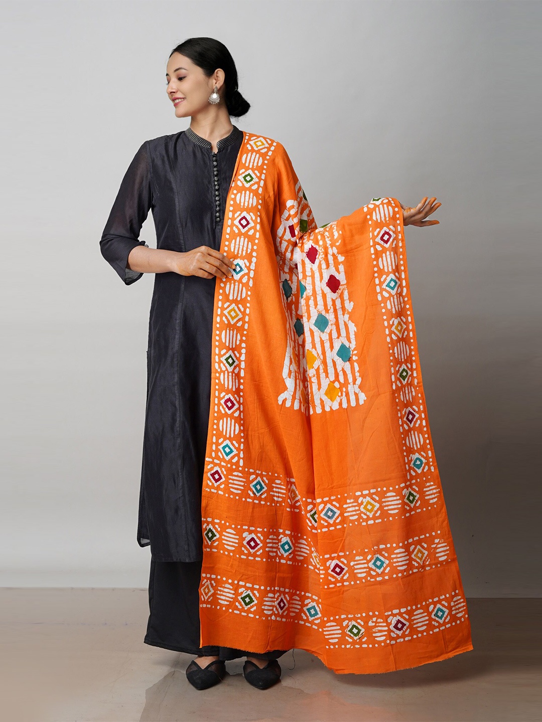 

Unnati Silks Ethnic Motifs Printed Batik Dupatta, Orange