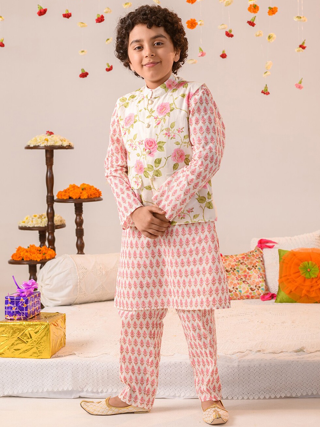 

pspeaches Boys Floral Printed Regular Pure Cotton Kurta With Pyjamas And Nehru Jaket, Off white