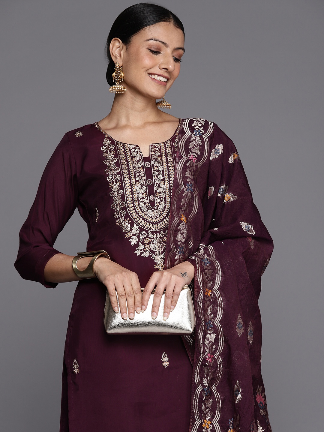 

Libas Floral Embroidered Sweetheart Neck Kurta With Trousers & Dupatta, Burgundy