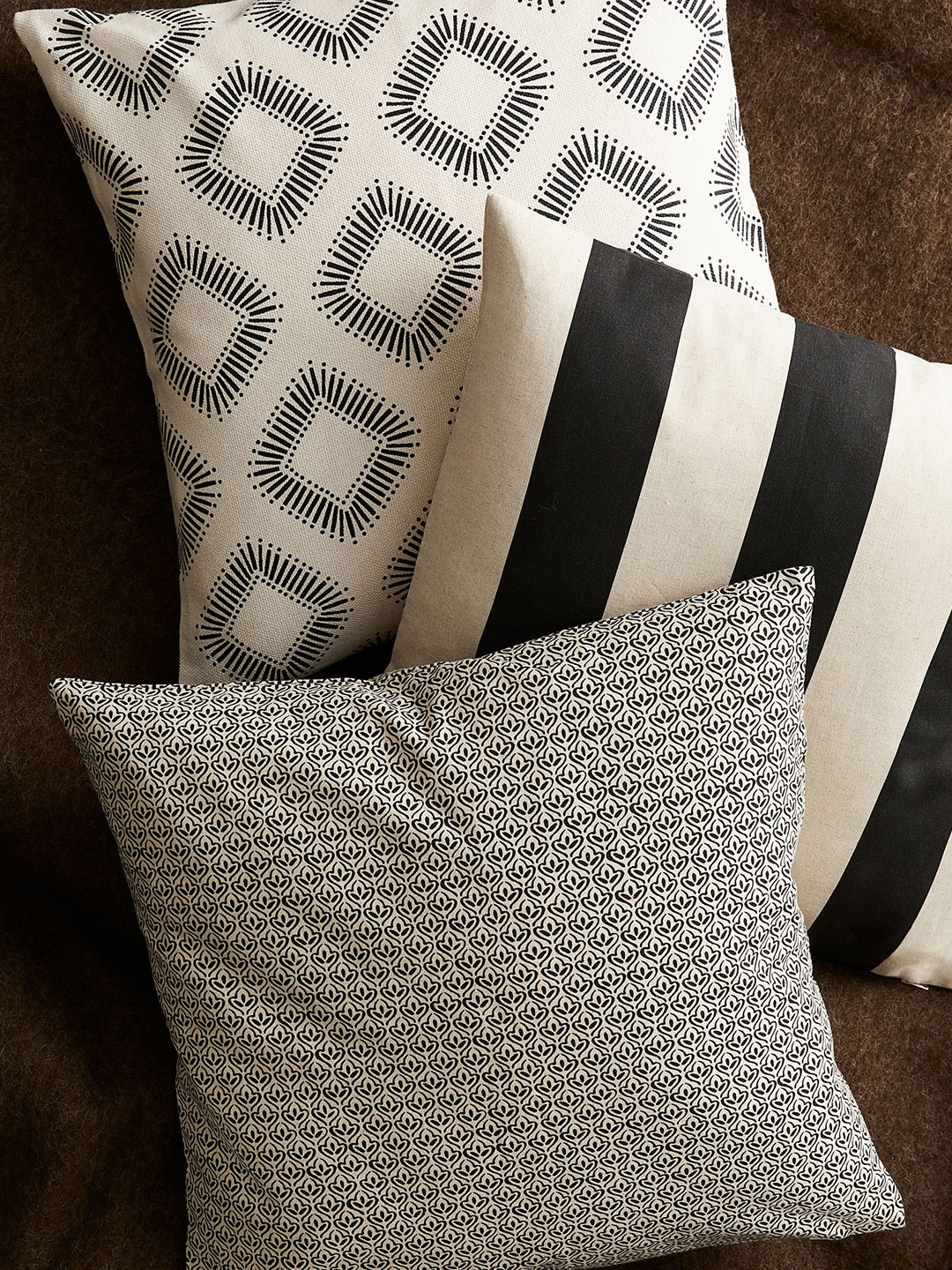 

H&M Beige & Black Pure Cotton Patterned Cushion Cover