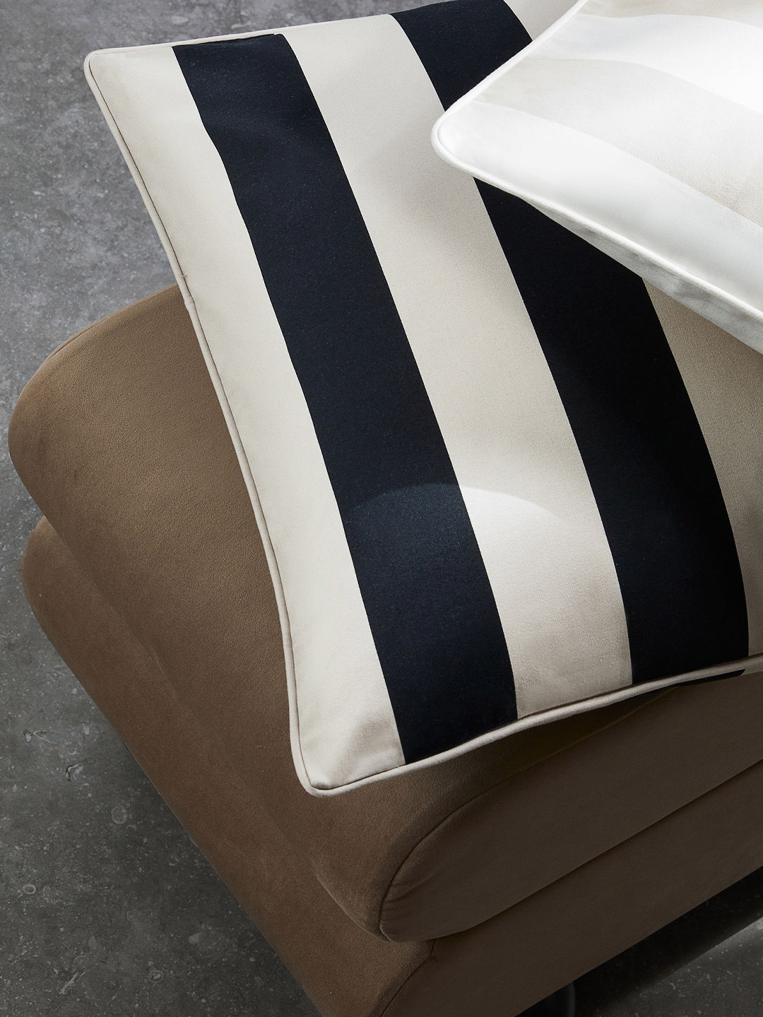 

H&M Black & White Striped Cotton Satin Cushion Cover
