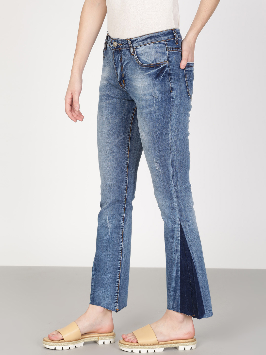 

ether Women Blue Bootcut Mid-Rise Mildly Distressed Colourblocked Jeans