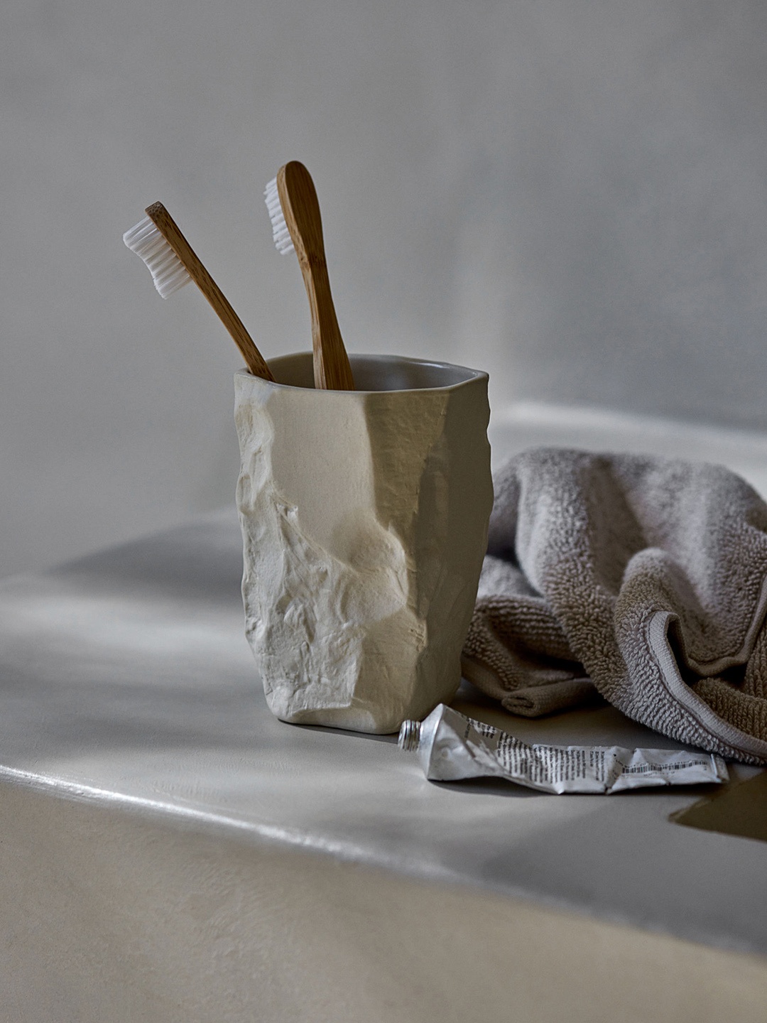 

H&M White Stoneware Toothbrush Mug