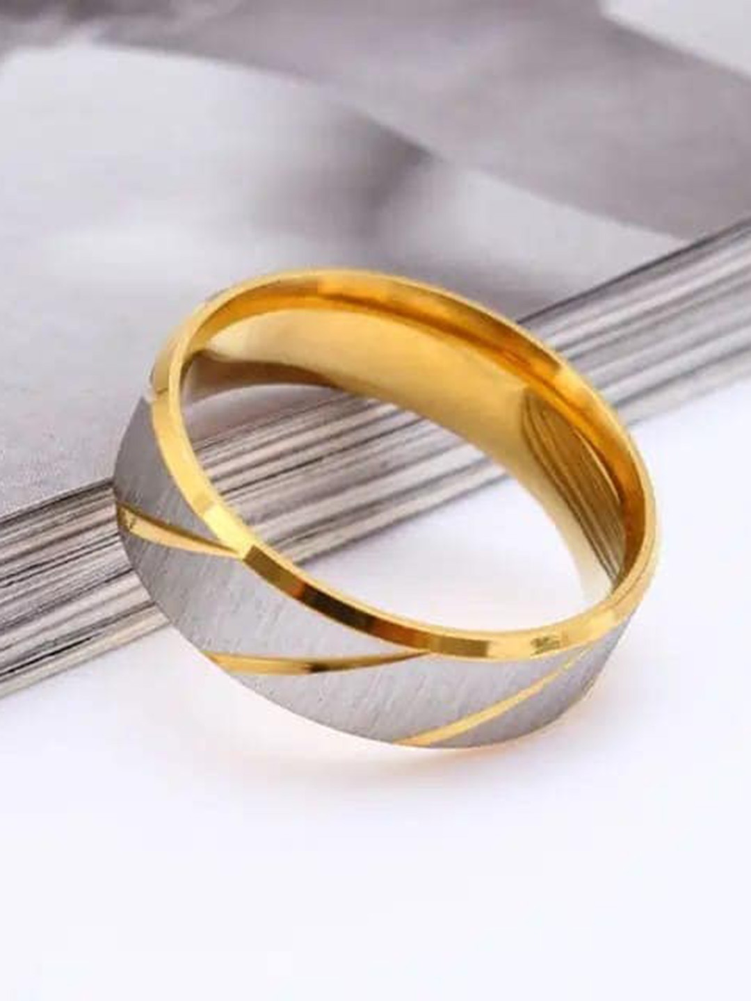 

VIEN Gold-Plated Stripes Designed Stainless Steel Finger Ring