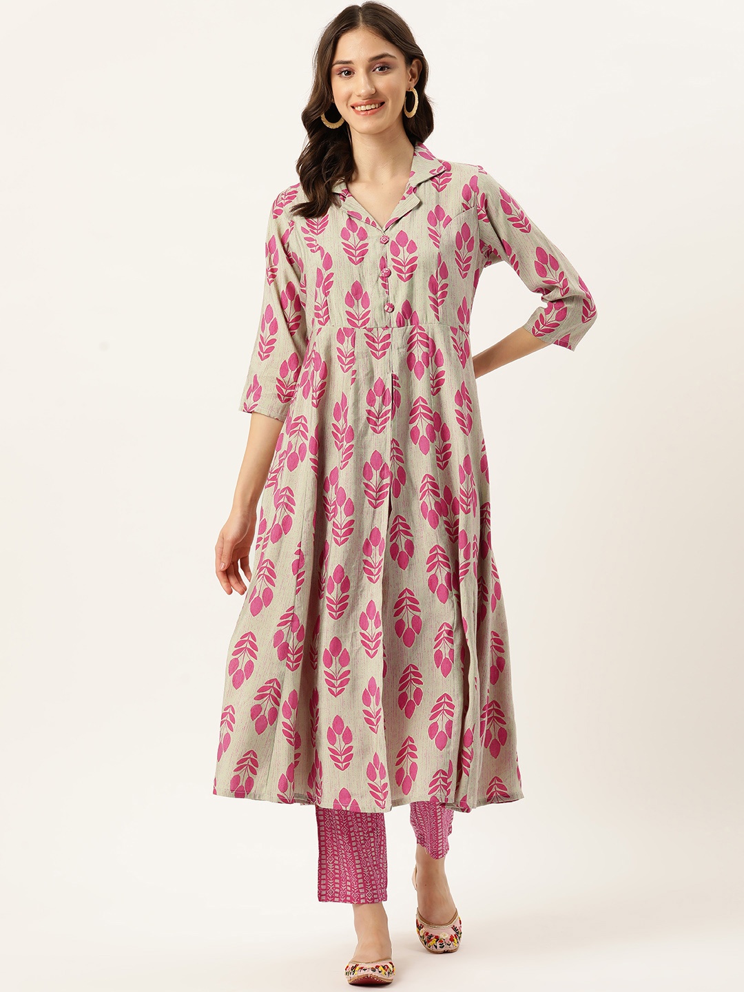 

DIVYANK Women Floral Printed High Slit Chanderi Silk Kurta with Trousers, Green