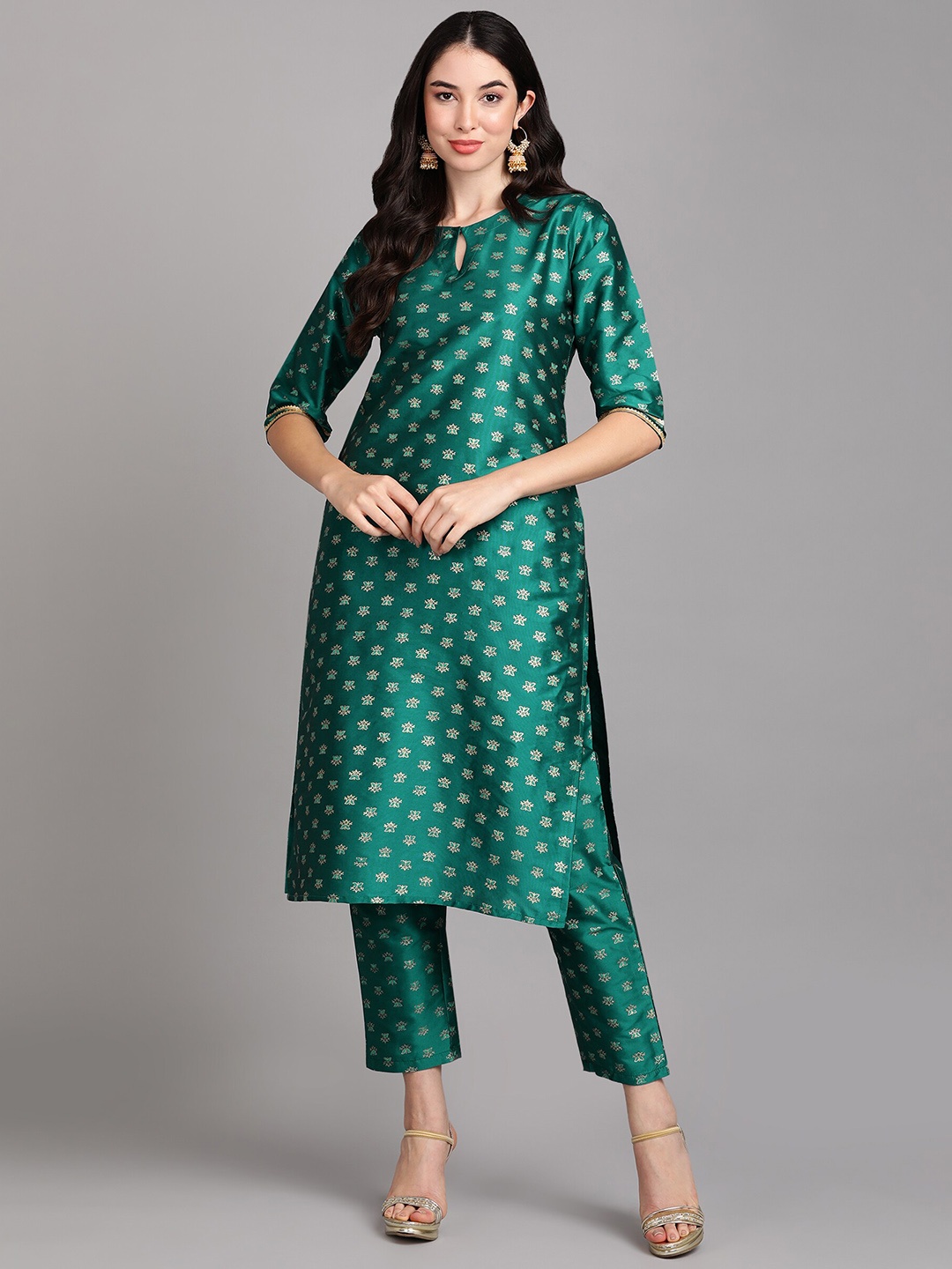 

V TRADITION Women Floral Printed Gotta Patti Keyhole Neck Kurta with Trousers, Green