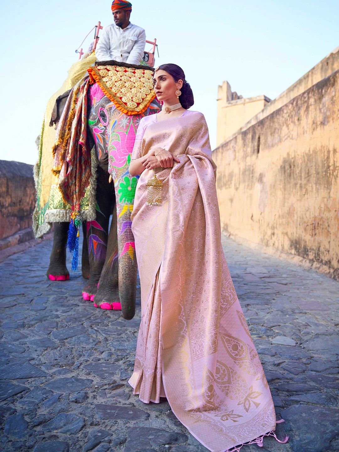 

Mitera Lavender & Gold-Toned Floral Woven Design Zari Banarasi Saree