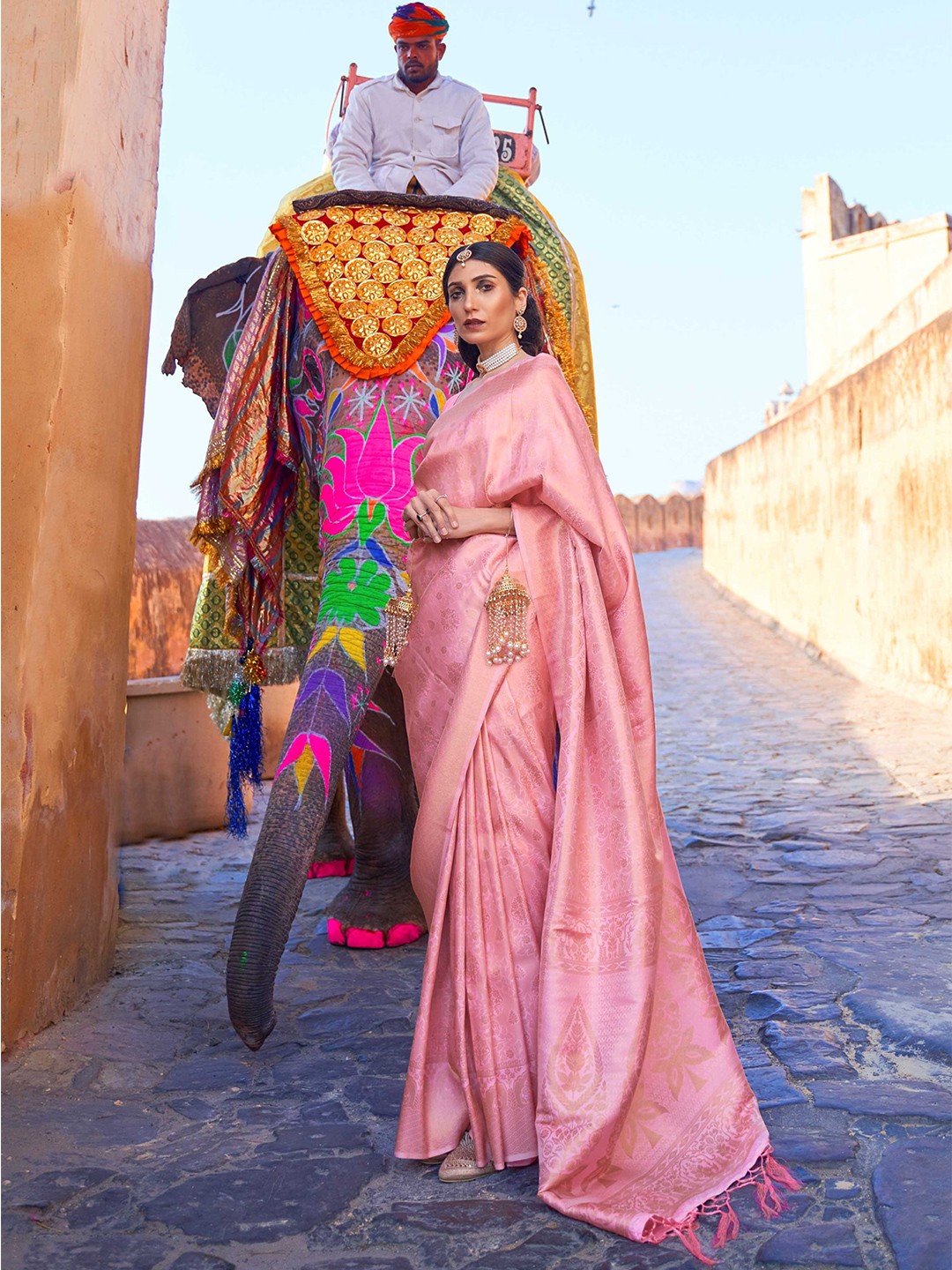 

Mitera Pink & Gold-Toned Floral Woven Design Zari Banarasi Saree