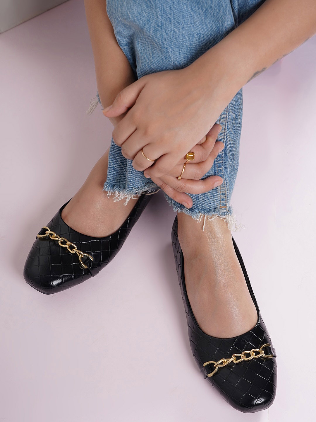

HEELSNFEELS Textured Embellished Ballerinas, Black