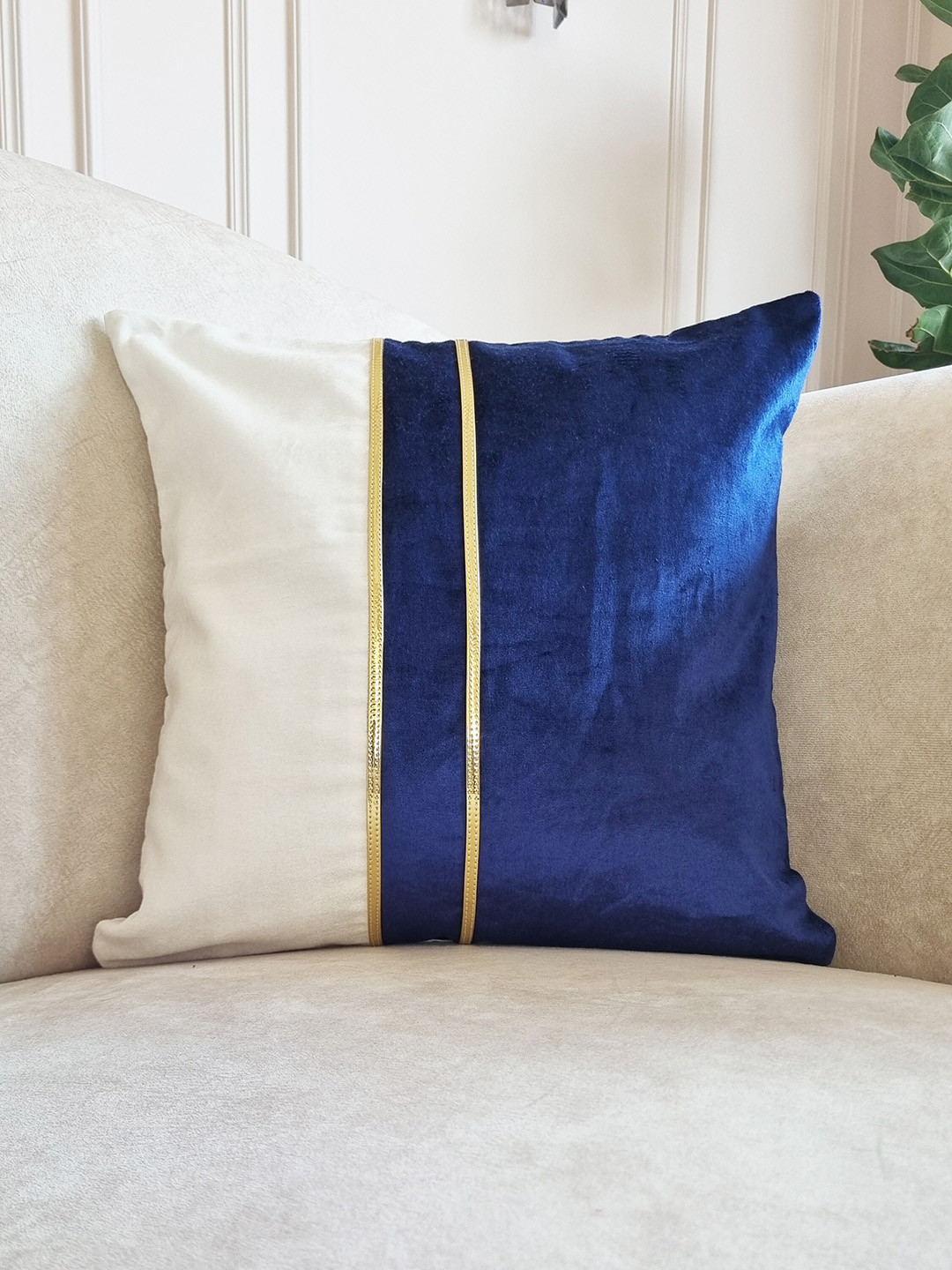 

Folkstorys Jiva White & Blue Colourblocked Velvet Square Cushion Cover