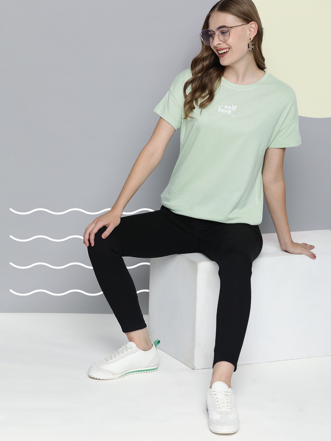 

Mast & Harbour Women Solid T-shirt, Green