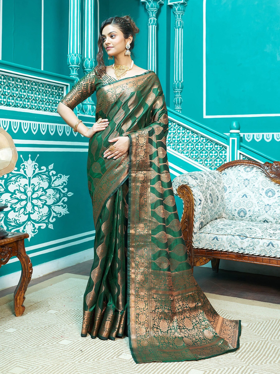 

elora Ethnic Woven Design Zari Banarasi Saree, Green