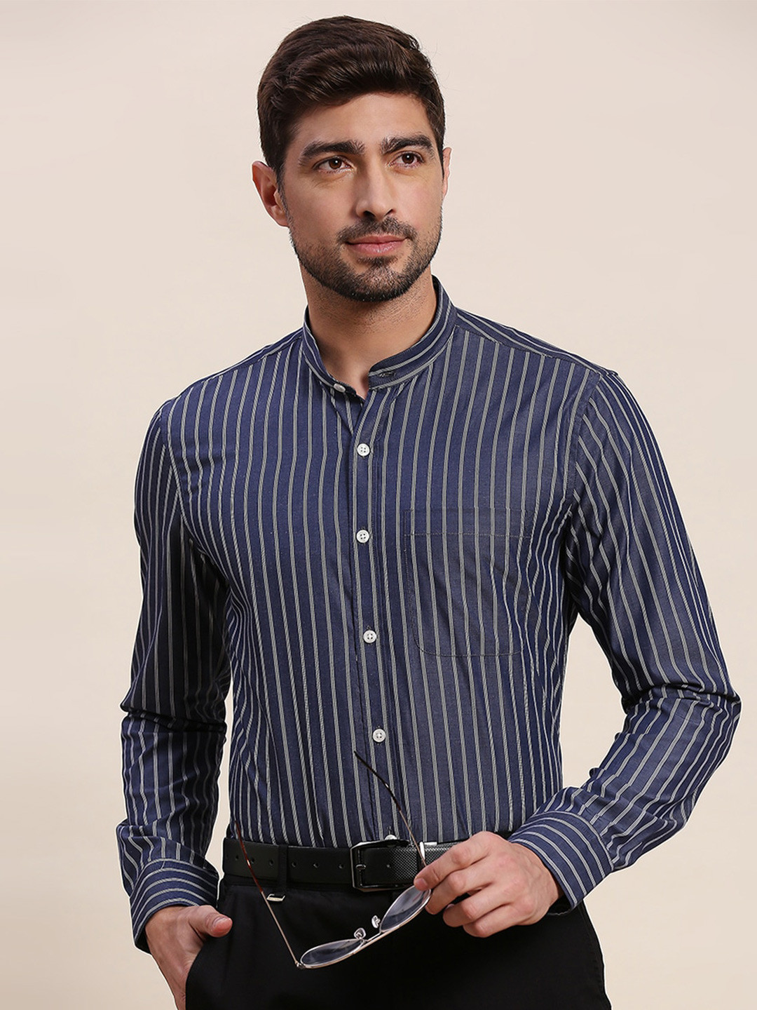 

INVICTUS Vertical Striped Band Collar Original Slim Fit Pure Cotton Formal Shirt, Navy blue
