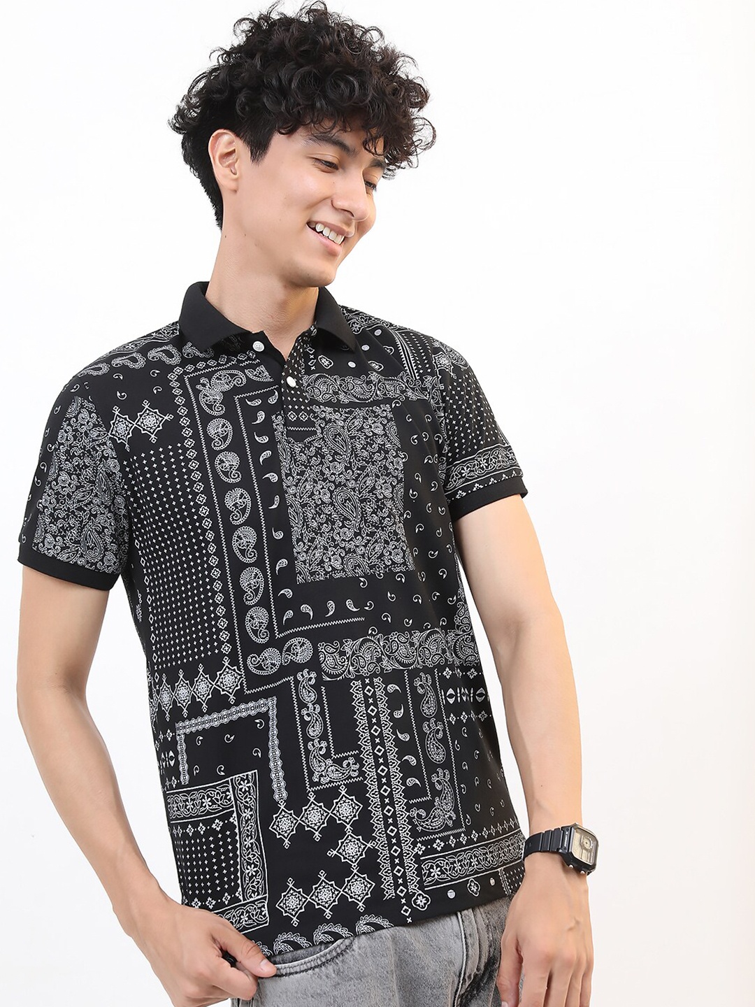 

HIGHLANDER Black Paisley Printed Slim Fit T-shirt