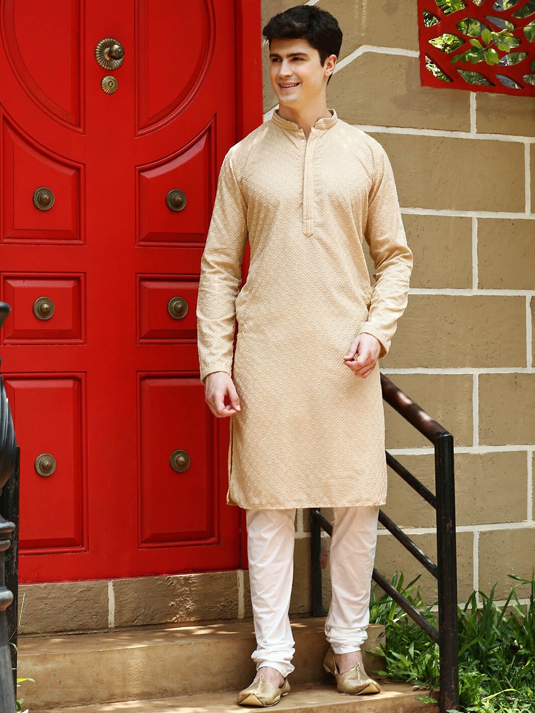 

Sanwara Ethnic Motifs Chikankari Embroidered Cotton Kurta, Beige