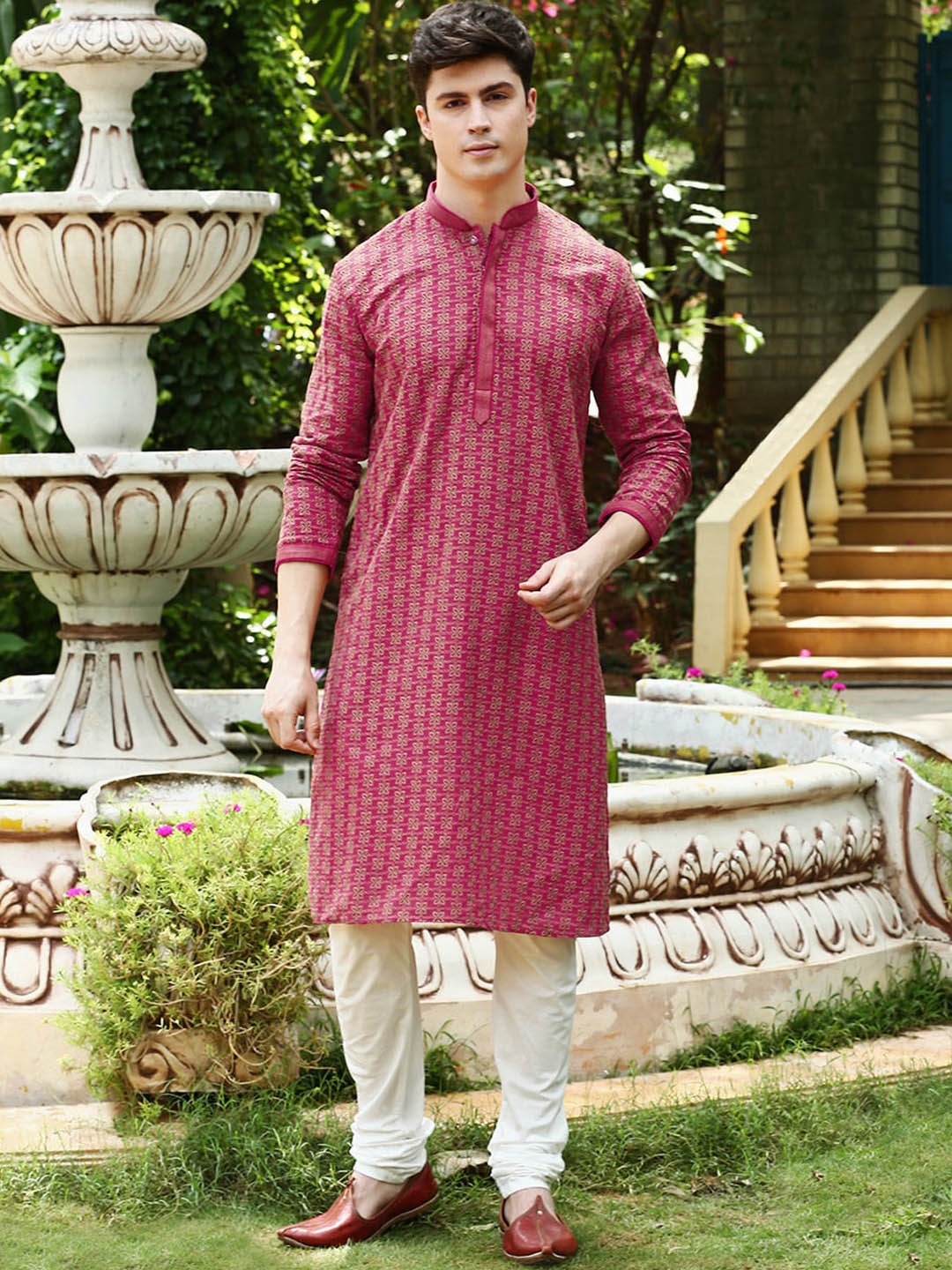 

Sanwara Ethnic Motifs Chikankari Embroidered Cotton Kurta, Magenta
