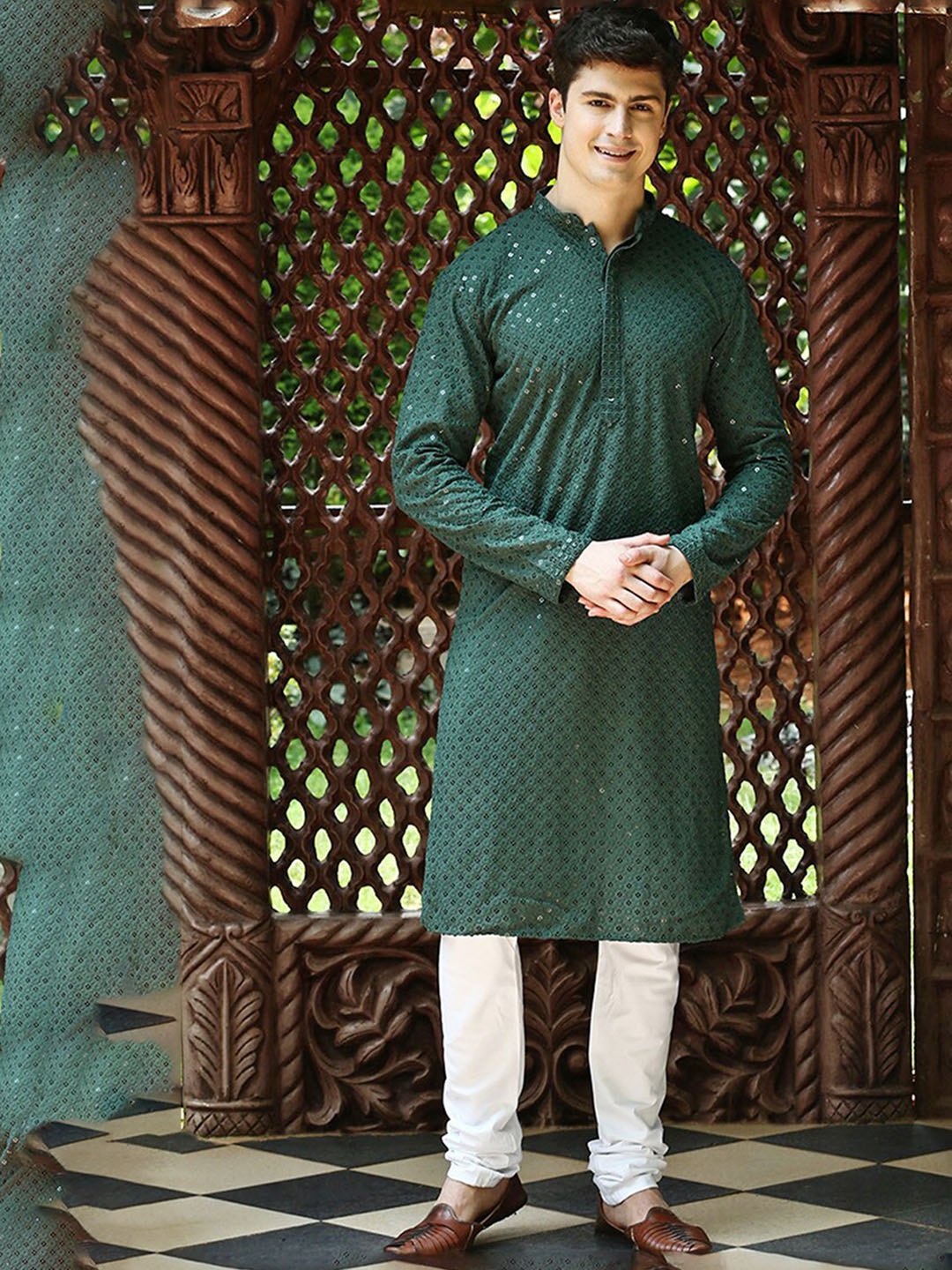 

Sanwara Ethnic Motifs Chikankari Embroidered Sequined Cotton Kurta, Green