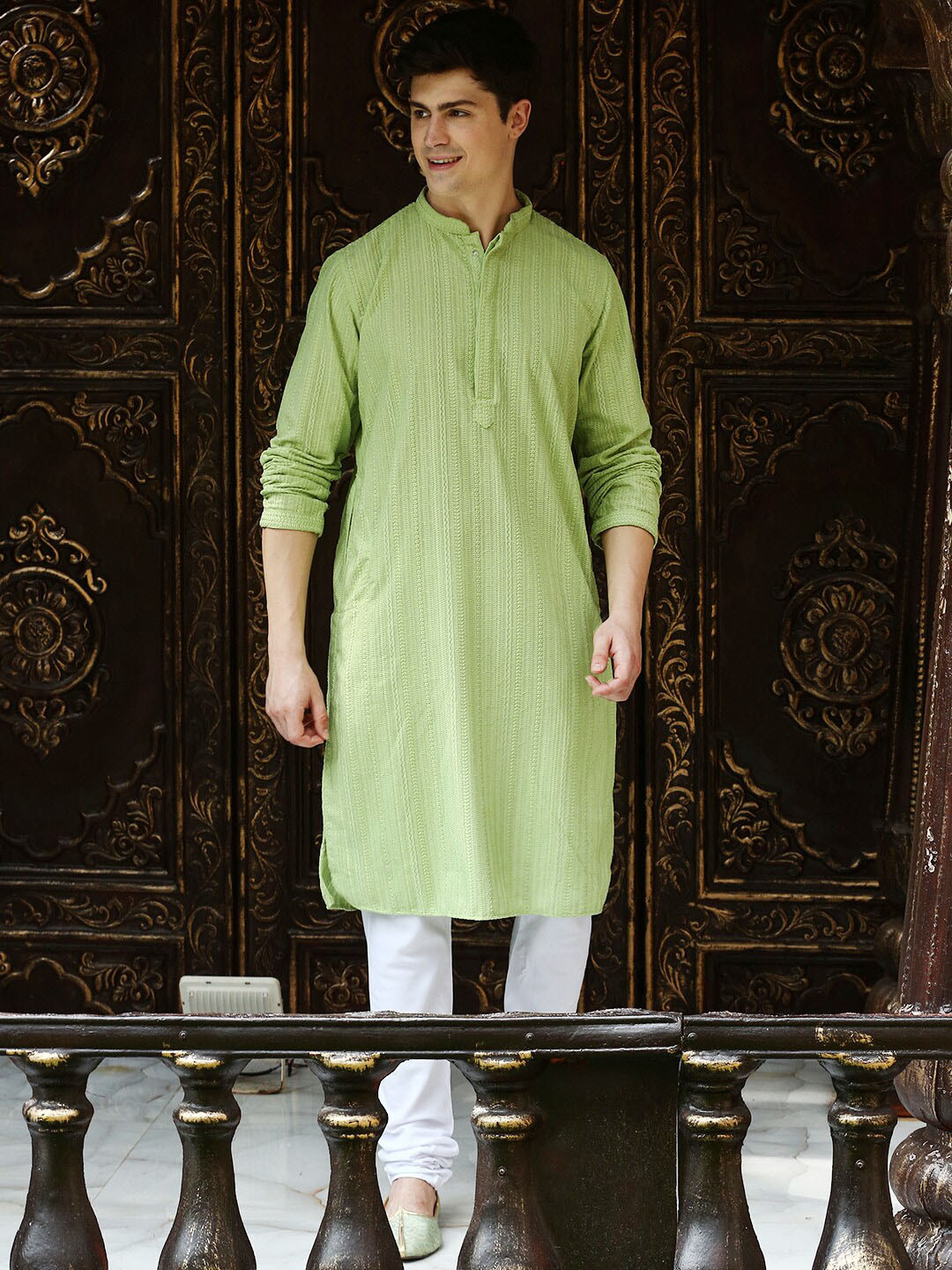 

Sanwara Ethnic Motifs Chikankari Embroidered Cotton Kurta, Green