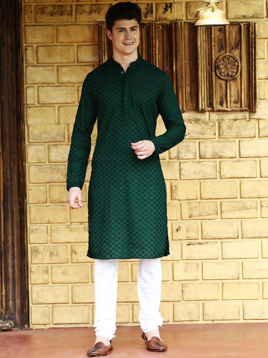 

Sanwara Men Embroidered Chikankari Cotton Kurta, Green
