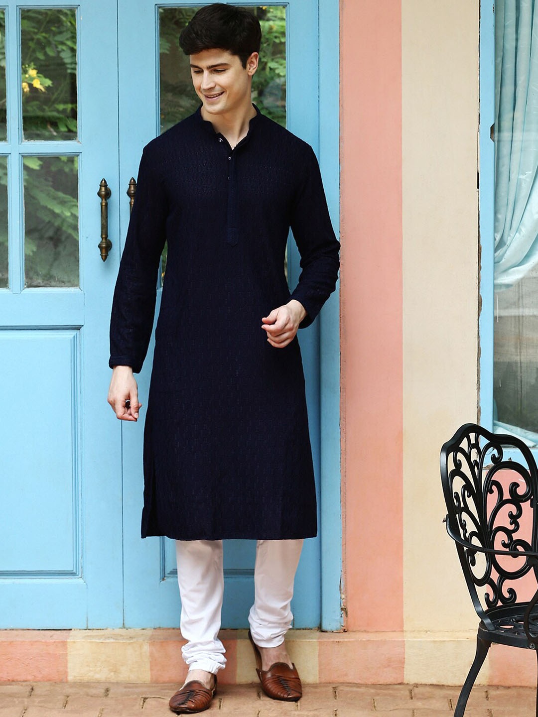 

Sanwara Men Embroidered Chikankari Cotton Kurta, Navy blue