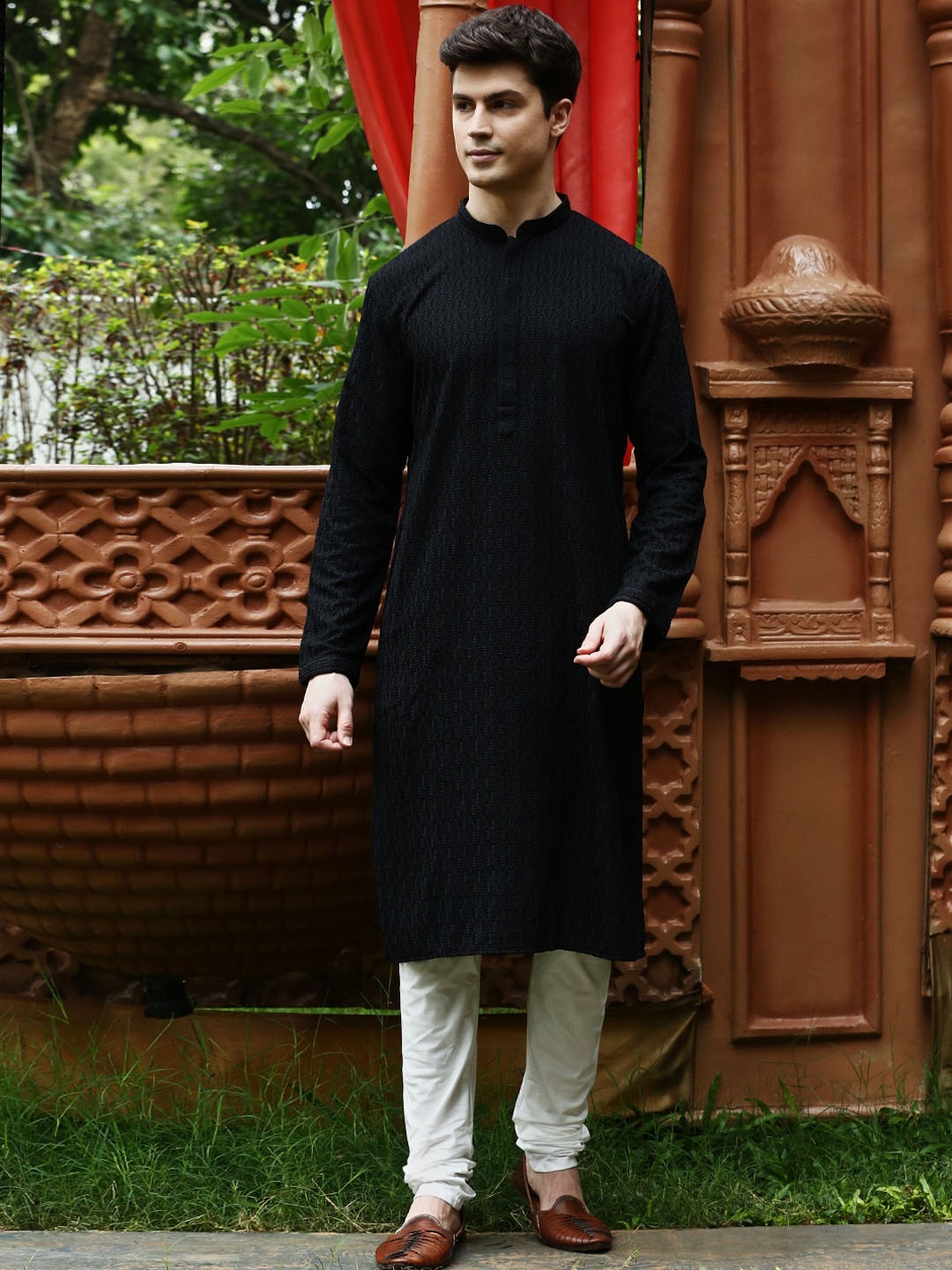

Sanwara Ethnic Motifs Embroidered Mandarin Collar Kurta, Black