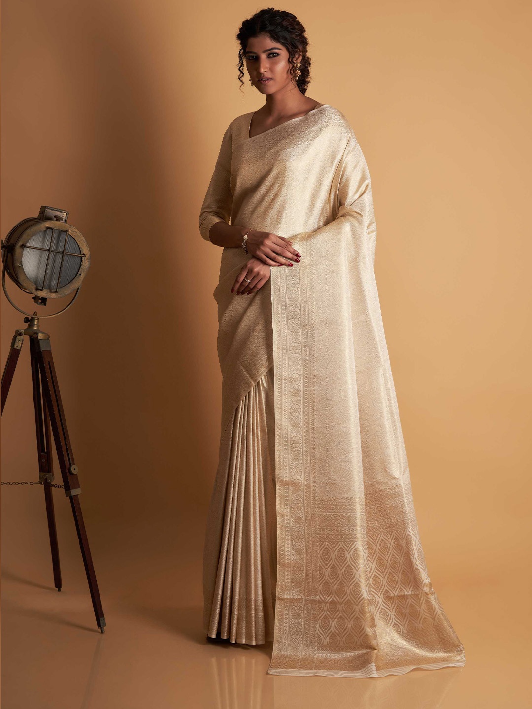 

Vardha Ethnic Motifs Zari Silk Blend Kanjeevaram Saree, Off white