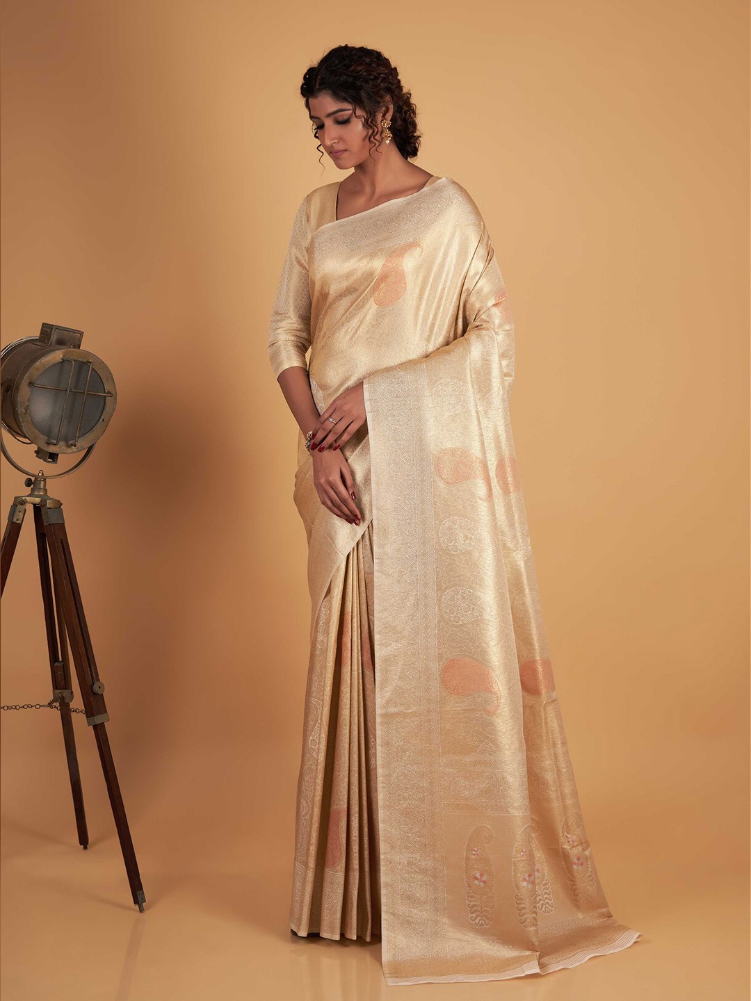 

Vardha Woven Design Zari Silk Blend Kanjeevaram Saree, Off white