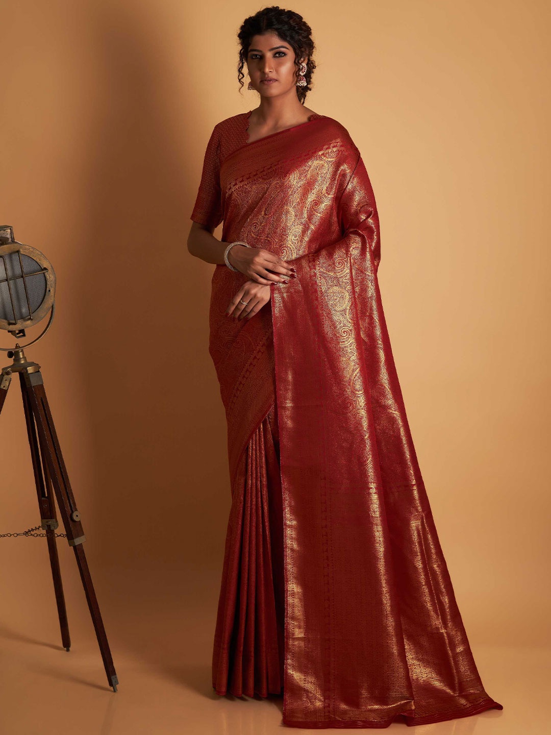 

Vardha Paisley Zari Silk Blend Kanjeevaram Saree, Maroon