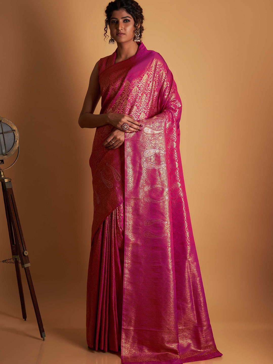 

Vardha Ethnic Motifs Zari Silk Blend Kanjeevaram Saree, Pink