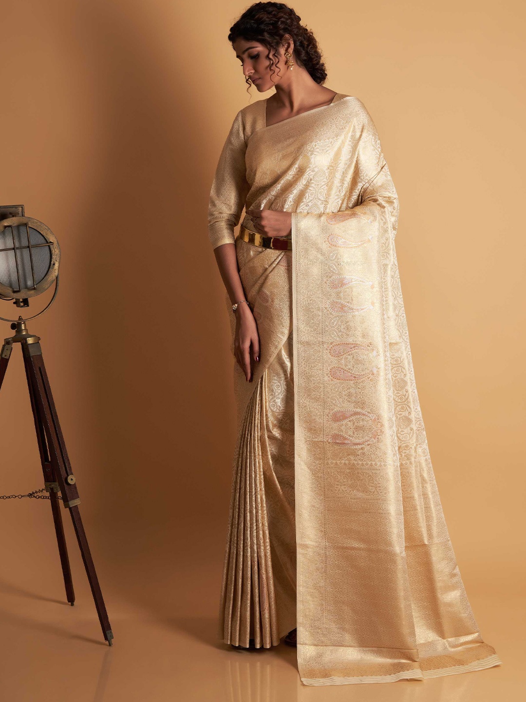 

Vardha Woven Design Zari Silk Blend Kanjeevaram Saree, Off white