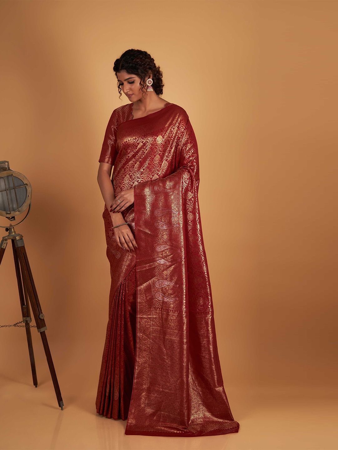 

Vardha Ethnic Motifs Zari Silk Blend Kanjeevaram Saree, Maroon