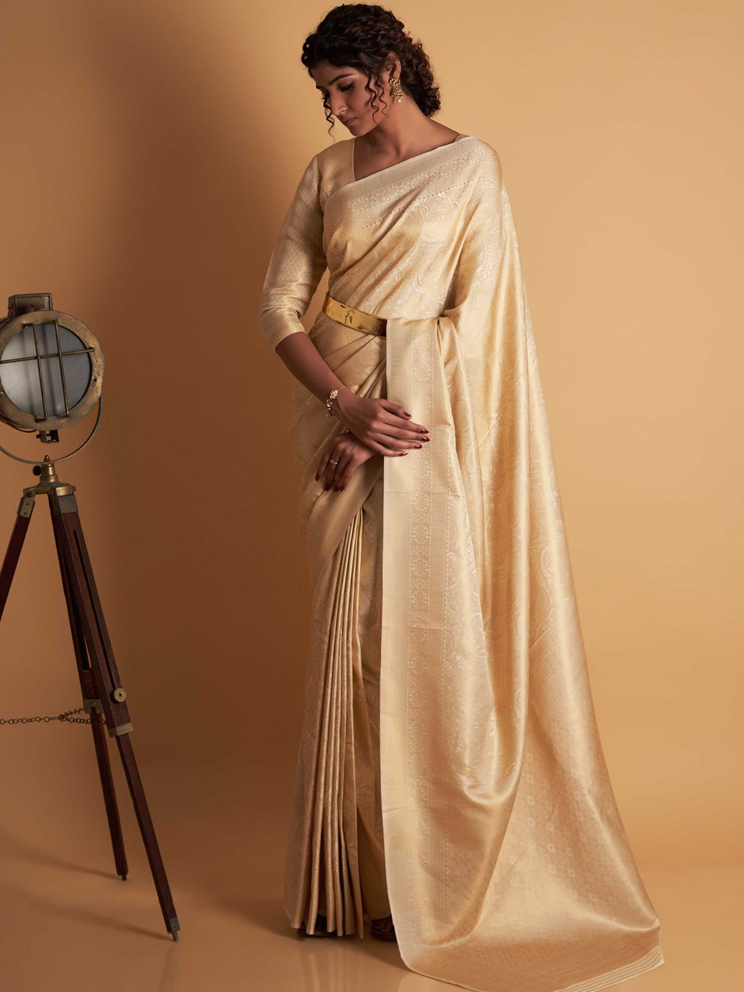 

Vardha Woven Design Zari Silk Blend Kanjeevaram Saree, Off white