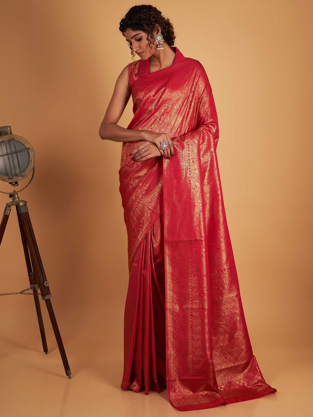 

Vardha Woven Design Zari Kanjeevaram Saree, Pink