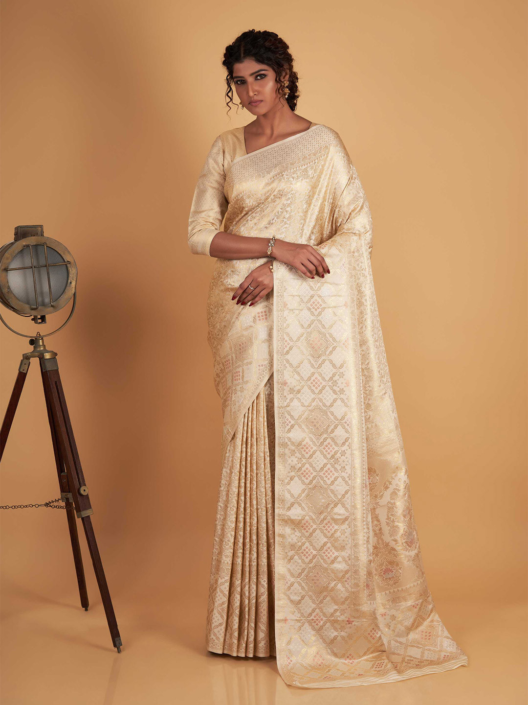 

Vardha Woven Design Zari Kanjeevaram Saree, Off white