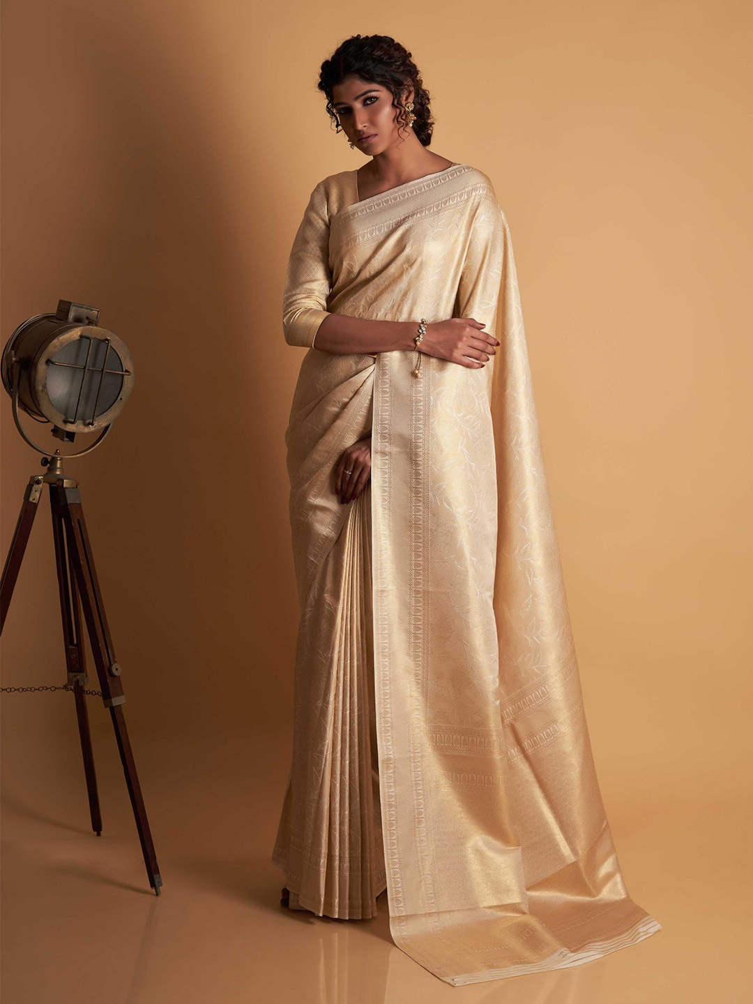 

Vardha Woven Design Zari Kanjeevaram Saree, Off white